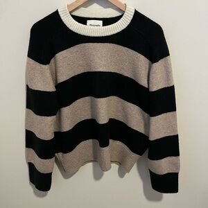 Abercrombie & Fitch Black and Beige Striped Crewneck Sweater